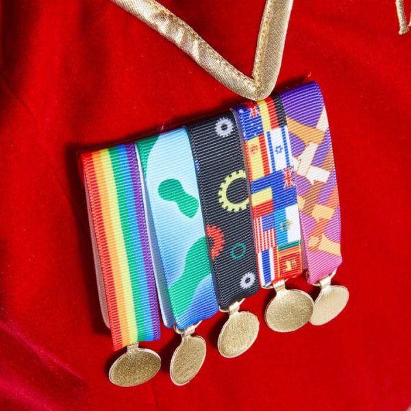 a-leading-role-preschool-fao-schwarz-toy-soldier-girl-costume-29829544771671_720x-2