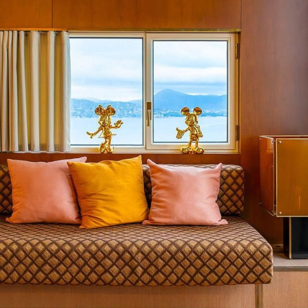 b831a65a-b5f8-4942-8977-ee65c0ac5a16_720x-3