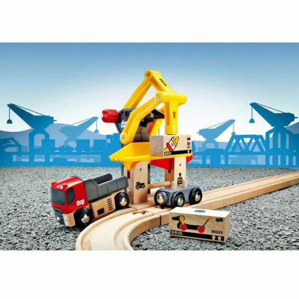 brio-vehicles-freight-goods-station-28401630117975_720x-1