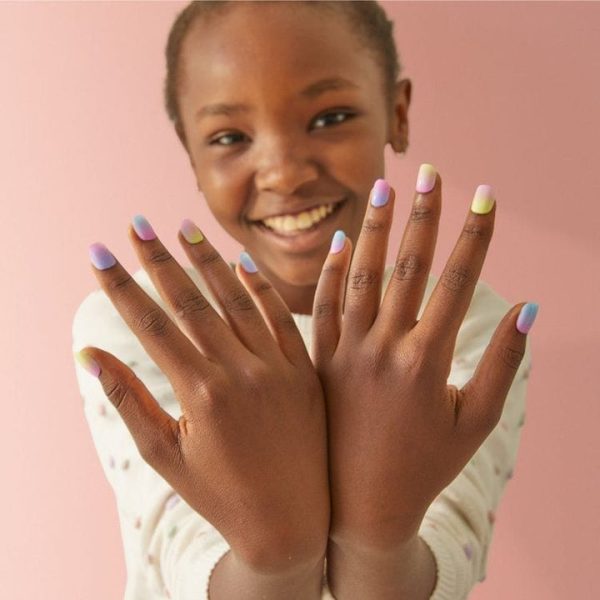 fao-schwarz-fashion-activity-and-roleplay-pampered-manicure-and-pedicure-spa-beauty-set-31300760993879_720x-4 fao-schwarz-fashion-activity-and-roleplay-pampered-manicure-and-pedicure-spa-beauty-set-31300760993879_720x-4