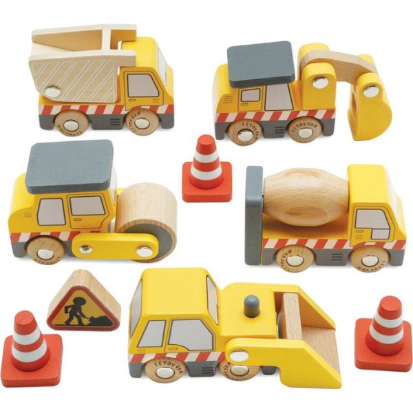le-toy-van-preschool-7-piece-wood-construction-toy-cars-trucks-diggers-set-32562637406295_720x-1