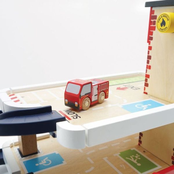 le-toy-van-preschool-fire-rescue-wooden-garage-31480125161559_720x-2