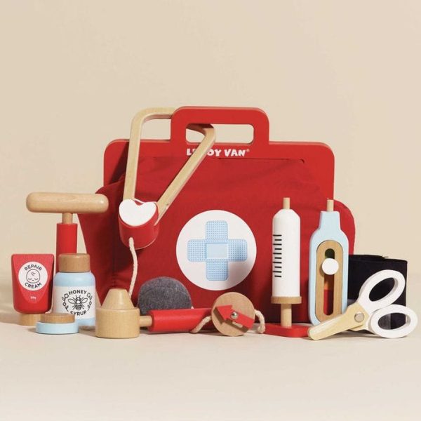 le-toy-van-preschool-vintage-doctor-roleplay-wooden-kit-10-piece-32562524127319_720x-1