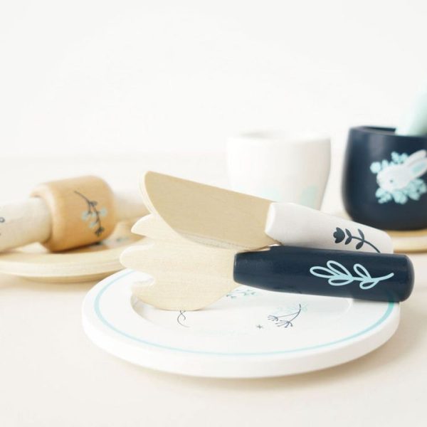 le-toy-van-preschool-wooden-cutlery-pretend-play-dining-set-1153095567_720x
