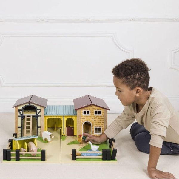 le-toy-van-preschool-wooden-farmyard-stables-31480124932183_720x