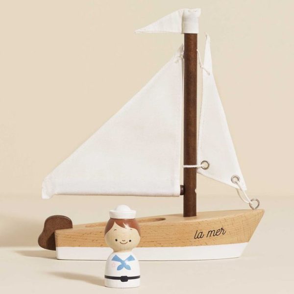le-toy-van-preschool-wooden-sailing-boat-captain-32563050348631_720x-2