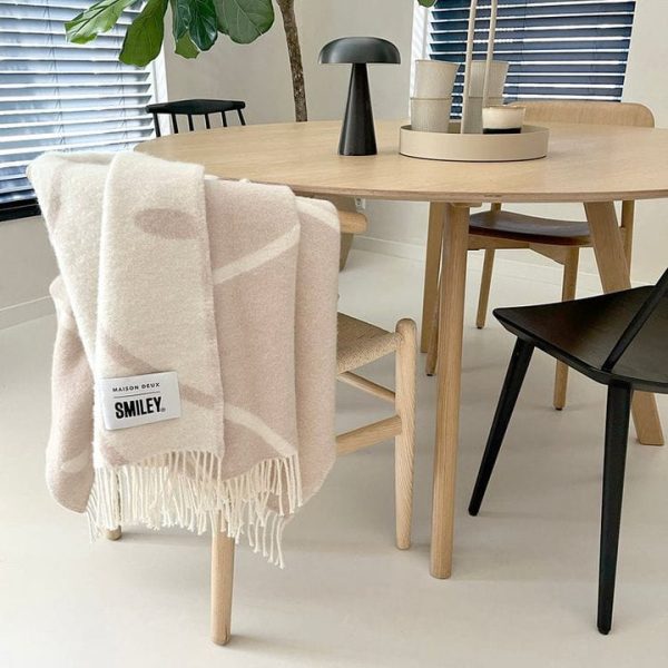 maison-deux-room-decor-smiley-blanket-white-grey-31899820261463_720x