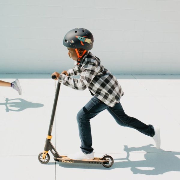 micro-kickboard-outdoor-corey-funk-signature-chilli-scooter-black-yellow-32481363787863_720x-2