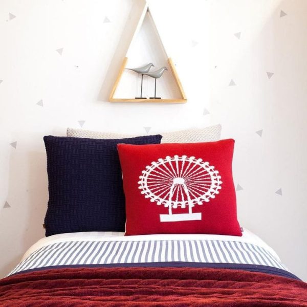 rian-tricot-room-decor-london-eye-pillow-32084936491095_720x-1